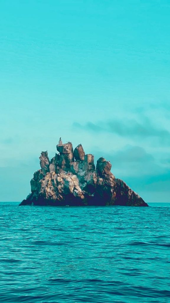 five fingers rock san cristobal