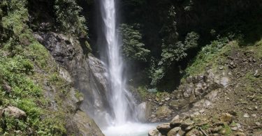 Machay waterfall in Banos (featured image)